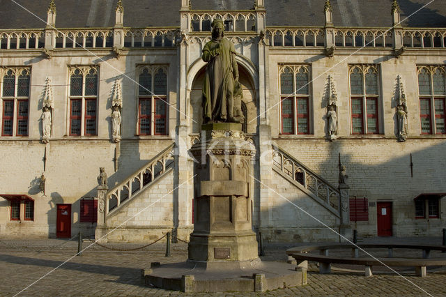 Standbeeld Jacob van Maerlant