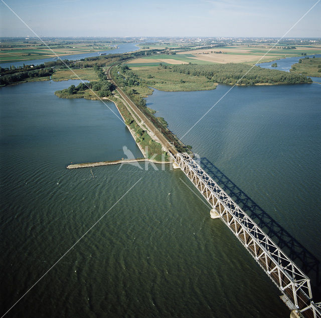 Moerdijkbruggen