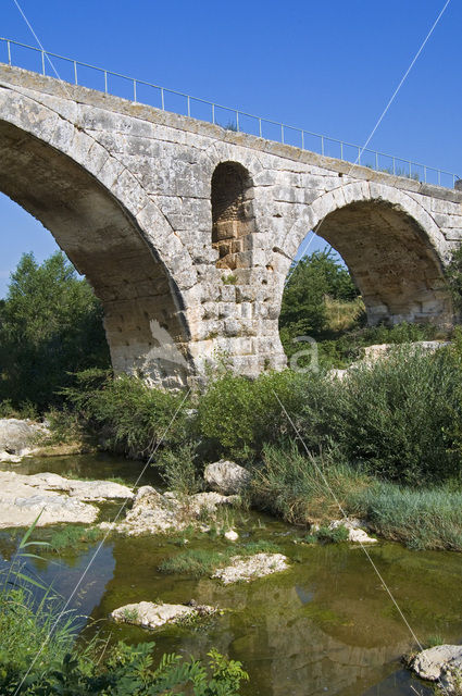 Pont Julien