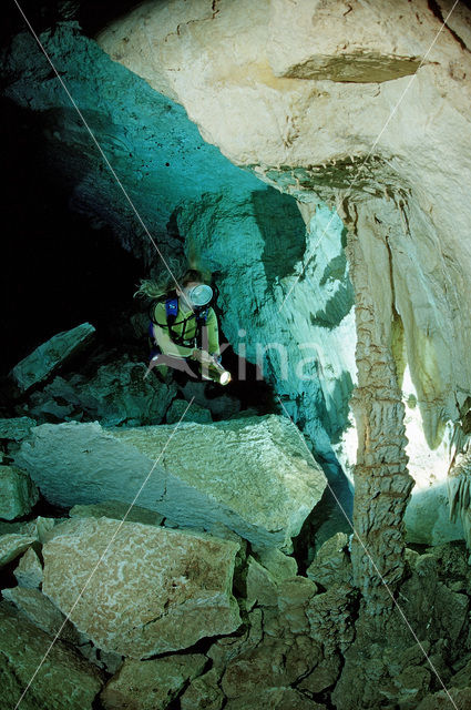 Cueva Taina