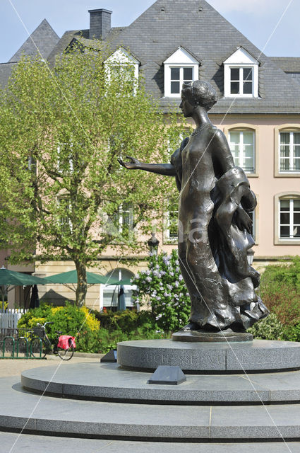 statue grand duchess Charlotte